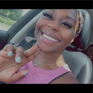 Meet your Posher, Cierra